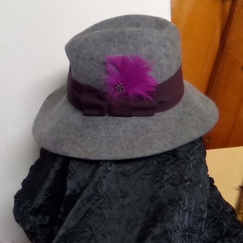 Italian Wool Fedora Grey /purple gunia feather Accent - Picture 1 of 12